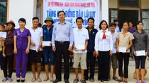 Agribank hỗ trợ hàng tỷ đồng tới đồng bào vùng lũ miền Trung