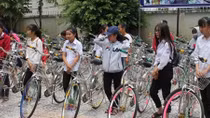 Tân Hiệp Phát trao học bổng và xe đạp tặng học sinh nghèo Cà Mau
