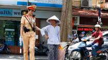 Không thờ ơ, vô cảm trước yêu cầu hợp pháp của người dân