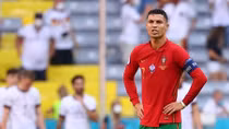 Kỷ lục gia Ronaldo và sự nghiệt ngã của bóng đá hiện đại