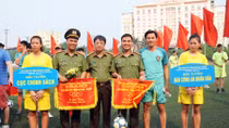 Khai mạc giải quần vợt, bóng đá nam 7 người 