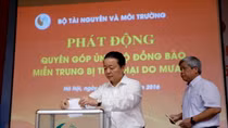 Bộ Tài nguyên - Môi trường ủng hộ trên 7 tỉ đồng cho đồng bào lũ lụt miền Trung 