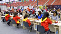 Cờ vua nữ Việt Nam xuất sắc cầm hoà Trung Quốc 
