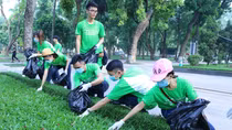 Hơn 1.000 tình nguyện viên tham gia làm sạch hồ Hà Nội 