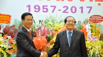 Văn học nghệ thuật phải vì xã hội, vì con người