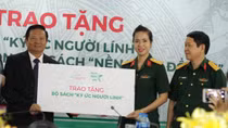 Tặng 9.000 sách “Ký ức người lính” và “Nền tảng đổi đời” cho Thư viện Quân đội