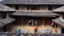 Yêu cầu báo cáo các vấn đề liên quan đến tòa dinh thự họ Vương ở Đồng Văn