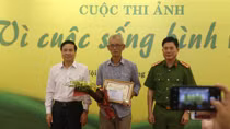 Trao giải cuộc thi ảnh “Vì cuộc sống bình yên”