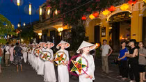 “Trăng thương cảng” lung linh phố Hội, quyến rũ khách thập phương