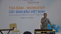 Nhạc sĩ Châu Á Thái Bình Dương thích thú tìm hiểu cây đàn bầu Việt Nam