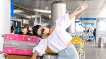 H'Hen Niê háo hức với chuyến xuất ngoại đầu tiên sau đăng quang
