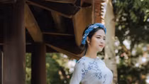 Duyên dáng áo dài trong sắc thu phố cổ Hà thành