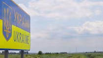 Ukraine ra lệnh cấm "sốc" với công dân Nga 