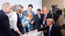Ông Trump cung cấp "lời giải" cho bức ảnh gây bão với lãnh đạo G7 