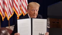 Ông Trump ký sắc lệnh cứu trợ dân Mỹ trong dịch COVID-19