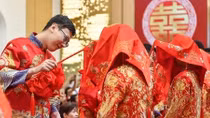 Phó giáo sư Trung Quốc đề xuất hưởng đãi ngộ đa phu thê