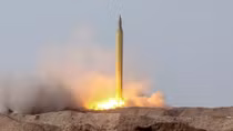 Tên lửa Iran rơi ở khoảng cách "đáng lo ngại" gần tàu thương mại Mỹ 