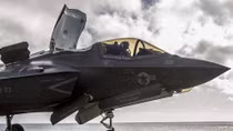 Tiêm kích F-35A đầu tiên tại Nhật Bản lộ diện 