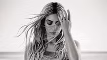 Cô Kim lại làm đấng mày râu xốn xang khi khoe thân hình nóng bỏng