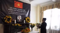 Kiểu bào tới viếng Chủ tịch nước Trần Đại Quang tại các Đại sứ quán ở nước ngoài 