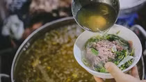 CNN: Nước phở Việt Nam thuộc top "đỉnh" nhất thế giới 