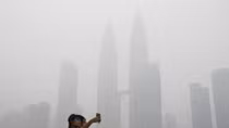 Malaysia đóng cửa hàng trăm trường học vì ô nhiễm mức cận "rất độc hại" 