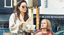 Angelina Jolie lộ rõ vẻ mệt mỏi tại trung tâm Los Angeles 