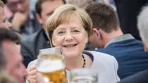 Angela Merkel: Nữ tướng trị vì "biết mình biết ta”