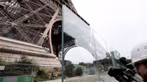 Tháp Eiffel được lắp hàng rào triệu USD "vô cùng đẹp đẽ và lãng mạn" 