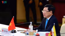 Phó Thủ tướng Phạm Bình Minh tiếp xúc song phương bên lề AMM 52