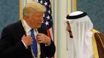 Tổng thống Trump chơi rắn, ngừng chi trả "vô lý" cho Syria