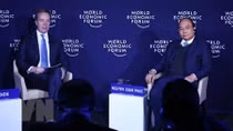 Thủ tướng đối thoại với Chủ tịch WEF về chủ đề Việt Nam và Thế giới