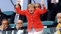 Bà Merkel tha thiết muốn tới Nga để ... xem World Cup 
