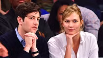 Siêu mẫu Karlie Kloss tiết lộ về BFF nhưng "lơ đẹp" Taylor Swift 