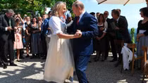 Tổng thống Putin trổ tài khiêu vũ trong đám cưới Ngoại trưởng Áo