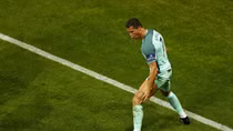 Ronaldo tỏa sáng, Bồ Đào Nha vào chung kết 