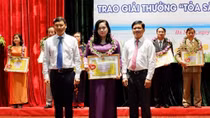 Trao giải thưởng “Tỏa sáng Blouse trắng” cho thầy thuốc, cán bộ nhân viên ngành y tế