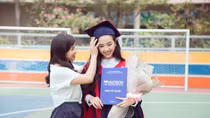 Á hậu Thúy An rạng rỡ nhận bằng cử nhân trước thềm Miss Intercontinental 2019