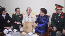 Chủ tịch Quốc hội thăm gia đình chính sách tại Đà Nẵng