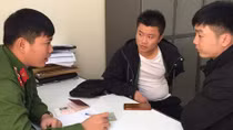 Người đàn ông Trung Quốc cùng phiên dịch lừa bán hàng giả