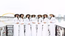 Ngắm vẻ đẹp truyền thống của thí sinh Miss World Việt Nam bên biển Đà Nẵng
