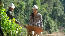 Tân HHVN 2018 hóa “cô công nhân” mang nước sạch về cho bản làng 