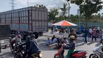  Xe tải va chạm xe máy đi cùng chiều, hai cha con thương vong 