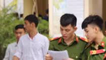 Thân thương những sĩ tử mặc quân phục 