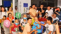 Rơi nước mắt với bài thơ "Yêu chú Công an" của bé trai trong Bệnh viện Ung bướu