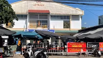 Đà Nẵng: Phong tỏa Chi cục thuế, xét nghiệm toàn bộ tiểu thương 2 chợ