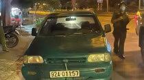 CSGT truy bắt và ngăn chặn tài xế “thông chốt” kiểm dịch COVID-19