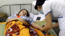 Công an vào cuộc làm rõ vụ cô giáo mần non bị phụ huynh đánh ngất xỉu trong trường 