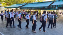 Đảm bảo an toàn phòng dịch COVID-19 ngay ngày đầu học sinh THPT, THCS Đà Nẵng đến trường