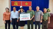 Ủng hộ 500 triệu đồng hỗ trợ người dân vùng ngập lụt miền Trung 